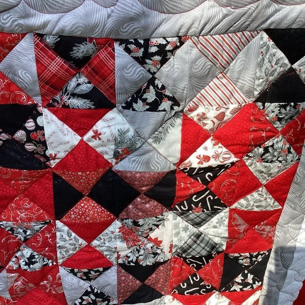 NWT Sparkling Christmas Quilt with Four Borders